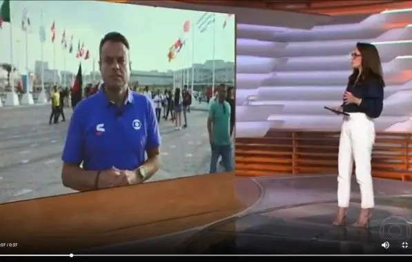 VÍDEO: Durante entrada ao vivo, repórter da Globo leva empurrão e devolve  'gentileza' - PRADO AGORA