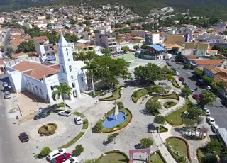 Ex-prefeito de Macaúbas é multado por descumprimento de metas da educação