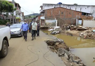 Governador Rui Costa percorre sete cidades e anuncia início da reconstrução de casas em janeiro