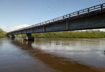 Prefeitura de Prado informa que a ponte sobre o Rio Jucuruçu será interditada na próxima terça-feira (17)