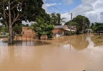 Prado: Moradores atingidos pela enchente cobram os kits prometidos pelo governo do estado; Prefeito diz que ninguém vai ficar sem receber