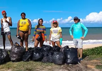  Mutirão de limpeza de praia em Prado promove conscientização ambiental
