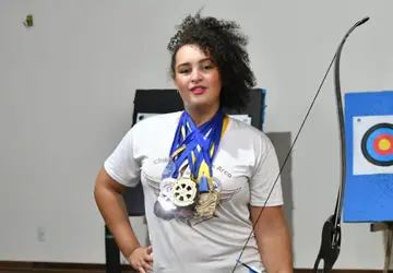 Arqueira Renata Barros irá representar a Bahia em campeonato internacional de arco e flecha