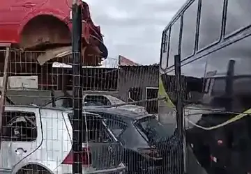 Motorista evita acidente após ônibus perder freios em avenida no Sudoeste baiano