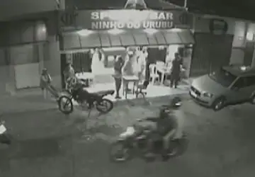 Homem morre a tiros após dupla a bordo de moto chegar em bar no Sudoeste baiano