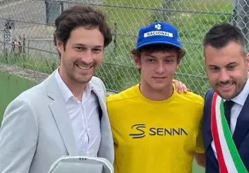 Sobrinho de Ayrton Senna vai ao evento de minuto de silêncio pelos 30 anos da morte do tio
