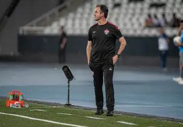 Léo Condé lamenta chances perdidas e diz que Vitória "está vivo" após derrota na Copa do Brasil