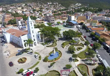 Ex-prefeito de Macaúbas é multado por descumprimento de metas da educação