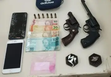 Em Riachão do Jacuípe, Polícia Militar prende suspeito com armas e drogas