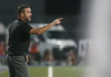 Arthur Jorge explica zagueiro no ataque durante a derrota do Botafogo para o Bahia: "É uma situação do recurso"