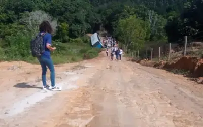 Prado: Onibus escolar perde o freio, desce ladeira de ré e por pouco não acontece uma tragédia no munícipio 
