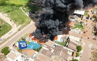 Incêndio de grande proporção atinge depósito de reciclagem no Extremo Oeste baiano