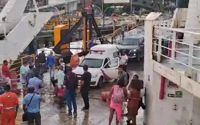 VÍDEO: Usuários do Ferry-boat protestam em saída de embarcação no Terminal de São Joaquim
