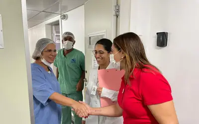 Após aumento da dengue e SRAG, secretária da saúde inspeciona hospitais em Salvador e Lauro de Freitas