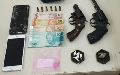 Em Riachão do Jacuípe, Polícia Militar prende suspeito com armas e drogas
